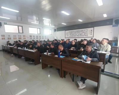 供应链公司组织员工参加特种作业 低压电工安全技术培训
